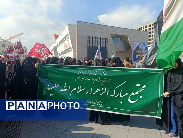 ۱۳ آبان، فریاد شهامت دانش آموزان در مسیر استقلال طلبی و استکبار ستیزی 