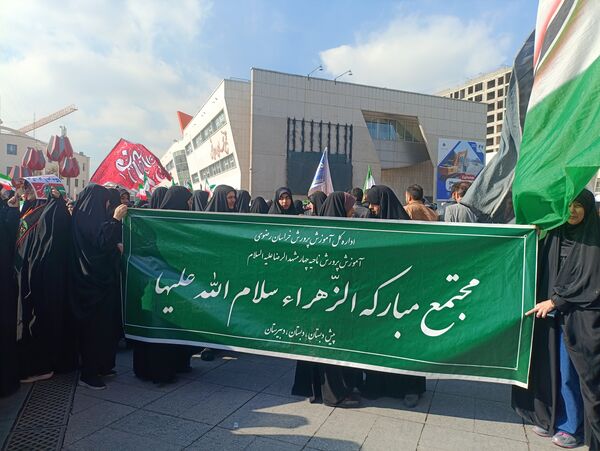 ۱۳ آبان، فریاد شهامت دانش آموزان در مسیر استقلال طلبی و استکبار ستیزی 
