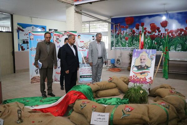 تجلیل مدیرکل آموزش و پرورش آذربایجان غربی از دانش‌آموز سخنران در نشست با رئیس جمهور