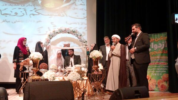 جشن بزرگ ازدواج دانشجویی در دانشگاه آزاد اسلامی واحد کرج
