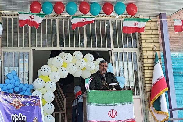 جشن شکوفه‌ها در مدرسه آیین روشن شهریار با حضور مدیریت آموزش و پرورش شهریار