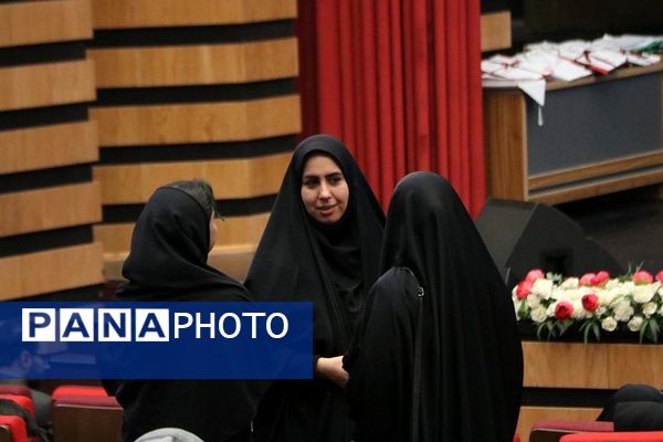 تقدیر از دانش‌آموزان برتر حوزه فرهنگی و هنری در آموزش و پرورش ناحیه یک شهرری