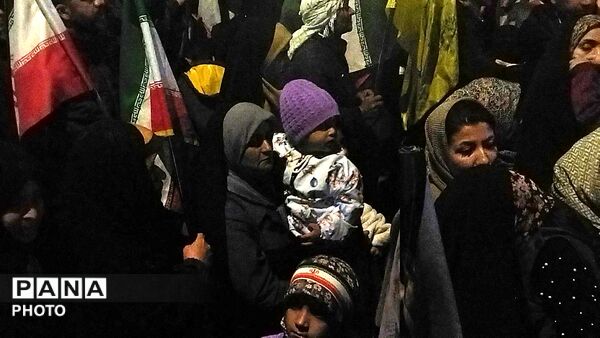 دختران نیشابوری در صف اول تجمعات-۲