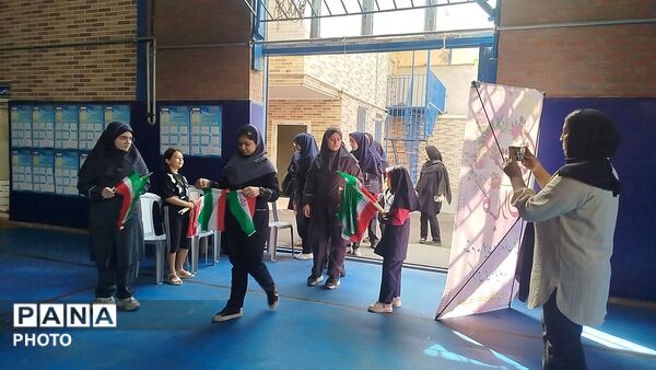 هم‌نوایی هزار دانش‌آموز مدارس شهرستان فردیس در سوگ رهبر شهید