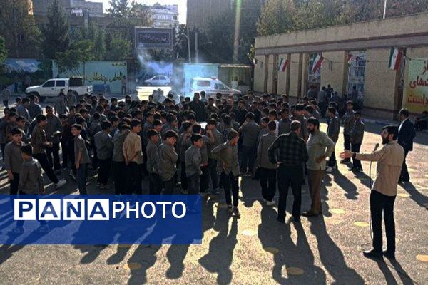 تجدید میثاق نسل نوجوان با آرمان‌های شهدا در مراسم تشییع شهید گمنام ورامین