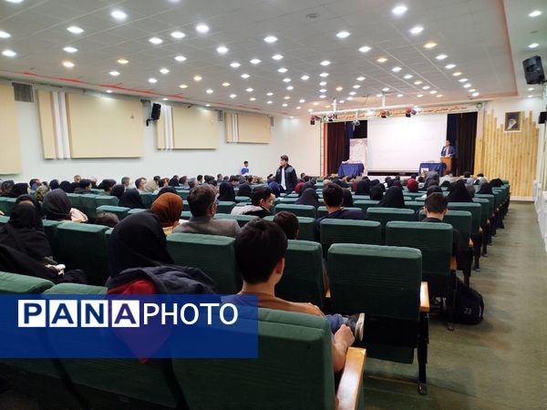 تقدیر از برترین های مدرسه نمونه آیت‌الله خامنه‌ای 