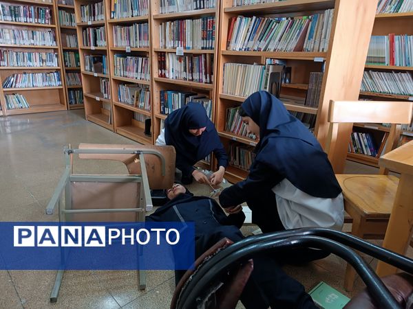 مانور زلزله در دبیرستان آرمینه مصلی نژاد