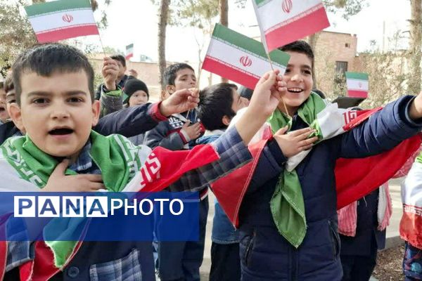 دهه فجر در دبستان‌های باران قشلاق معین‌آباد و شهدای قلعه‌سین پیشوا؛ کودکان روایتگر امید و همبستگی ملی