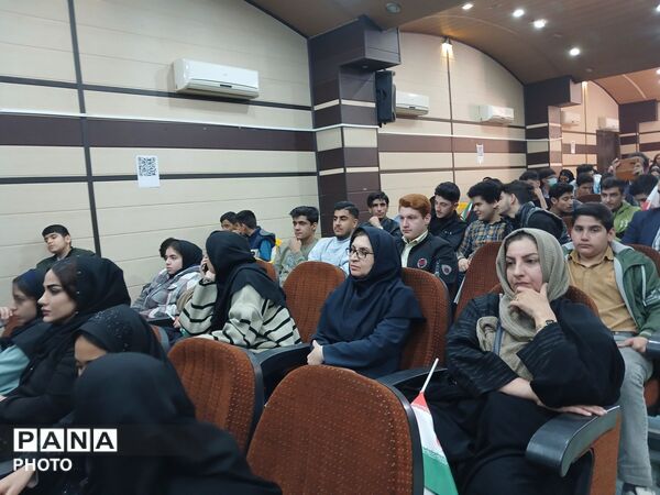 پژوهشگران جوان خرم‌آباد در آیین تجلیل جشنواره پژوهش‌سراها خوش درخشیدند