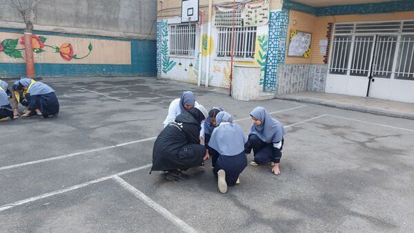 بیست و هفتمین مانور زلزله در دبیرستان دخترانه دانشور 2 