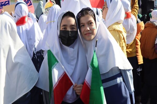 حضور پرشور دانش‌آموزان پاکدشتی در راهپیمایی روز ۱۳ آبان