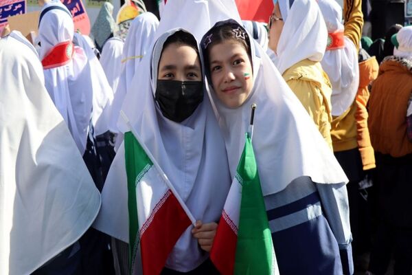 حضور پرشور دانش‌آموزان پاکدشتی در راهپیمایی روز ۱۳ آبان