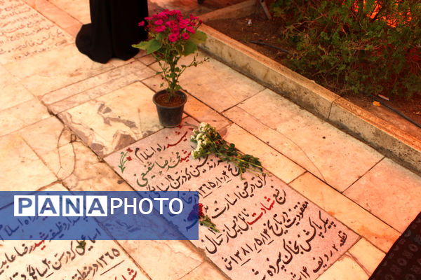 مراسم تحویل سال در گلزار شهدای قم