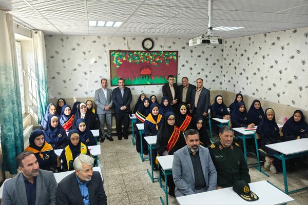 نواختن زنگ مهر و ایثار در دبیرستان عصمتیه کرمانشاه 