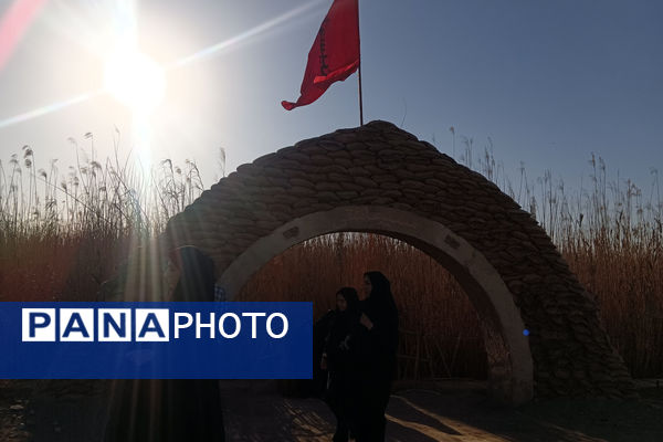 قدم گذاشتن دانش‌آموزان رباط‌کریم بر خاک پاک شلمچه