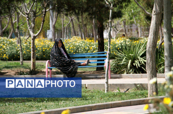 جلوه هایی از دورهمی روز طبیعت در بوستان‌های قم
