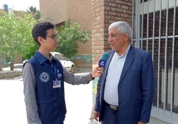 معلمان ارزشمندترین افراد جامعه و تسخیرکنندگان قلب‌ها هستند