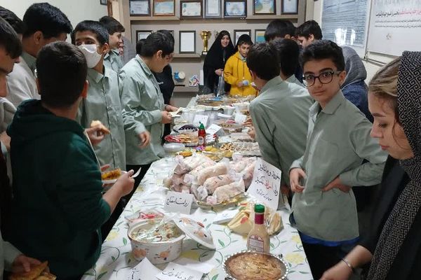 جشنواره غذا با هدف کمک به مردم فلسطین و لبنان در دبیرستان شهید بهشتی ناحیه 2 شهرری 