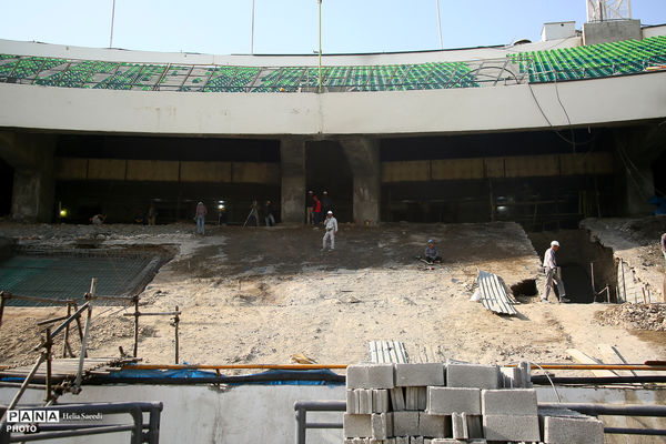 بازدید خبرنگاران از روند بازسازی و تعمیرات ورزشگاه آزادی 