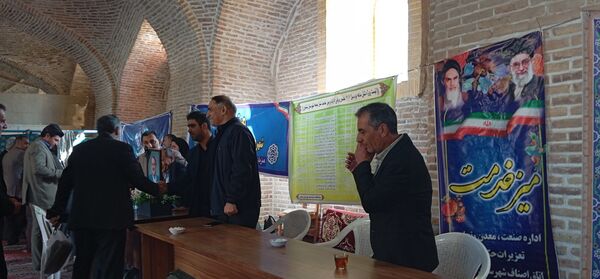 میز خدمت در آخرین نماز جمعه آبان ماه