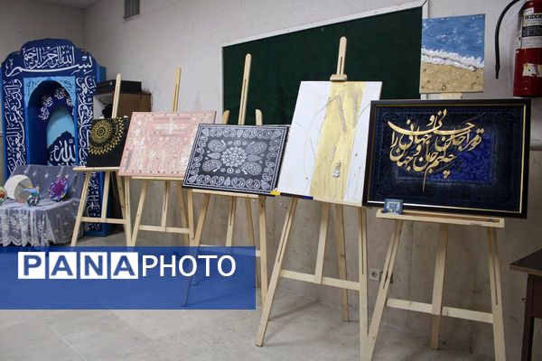 نمایشگاه آثار هنرجویان هنرستان فنی‌وحرفه‌ای دخترانه آفرینش پردیس