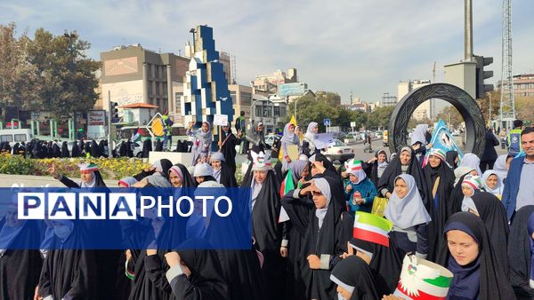 راهپیمایی یوم الله 13 آبان در مشهد مقدس 