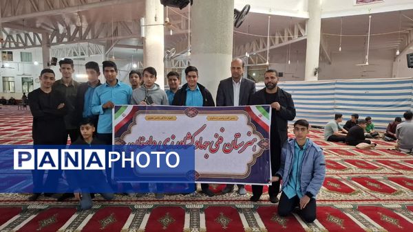 حلقه‌های میقات الصالحین باحضور دانش‌آموزان در مصلی شهرستان دامغان