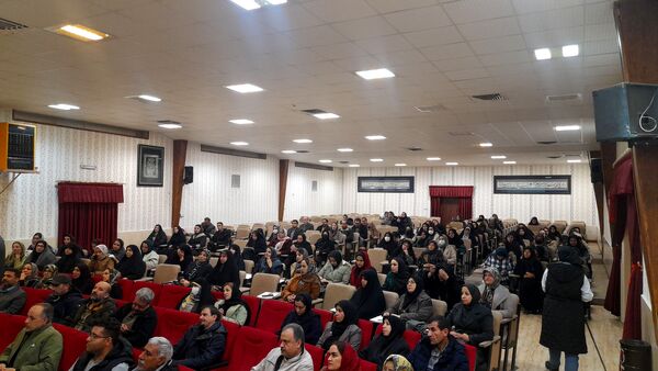 جلسه آموزش خانواده ویژه اولیا دانش‌آموزان دبیرستان کوثر فرهنگیان