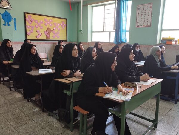 توانمندسازی نومعلمان ملارد در راستای طرح شهید همت در دبستان حضرت صدیقه(س)