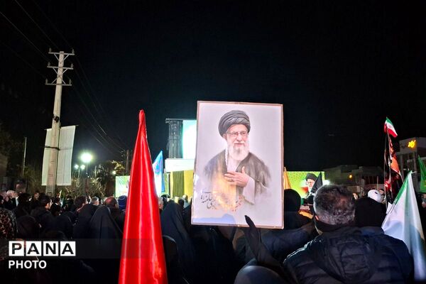 حضور جمعیت گسترده مردمی در یادبود شهادت امام خامنه‌ای