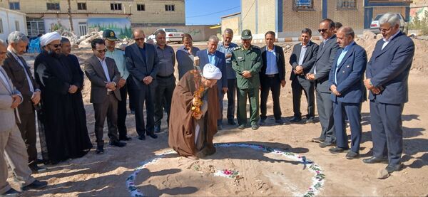 آیین کلنگ‌زنی دبستان ۹ کلاسه شهید هلالی خلیل آباد