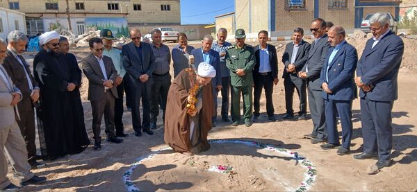 آیین کلنگ‌زنی دبستان ۹ کلاسه شهید هلالی خلیل آباد