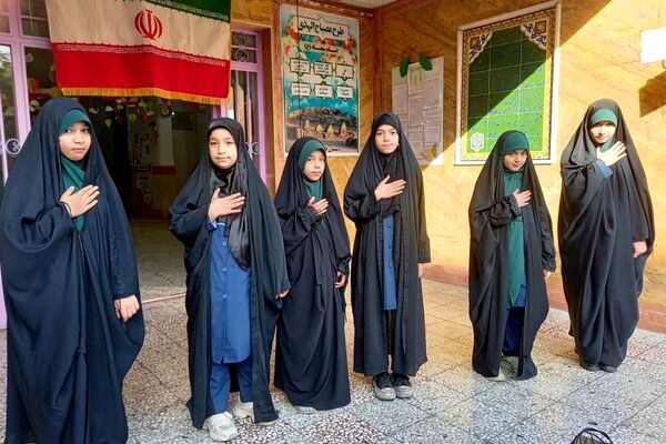 سیاه پوش کردن مدارس ناحیه دو شهرری به مناسبت ایام فاطمیه 