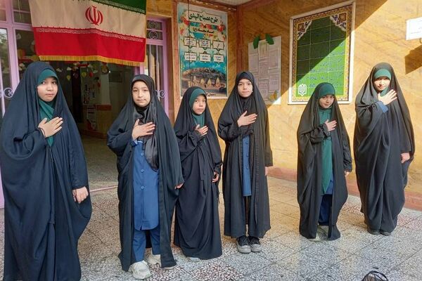 سیاه پوش کردن مدارس ناحیه دو شهرری به مناسبت ایام فاطمیه 