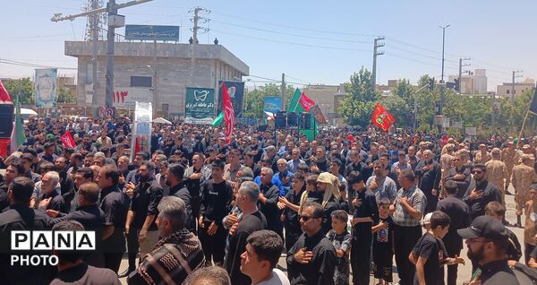  برافراشته شدن پرچم های «یالثارات‌الحسین» بر دوش عزاداران حسینی کامیاران