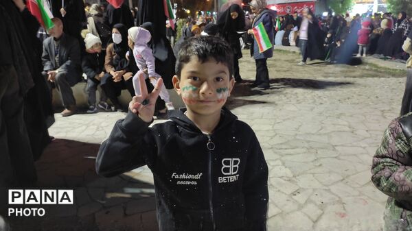 حماسه حضور مردم در جشن میلاد امام مهربانی ها