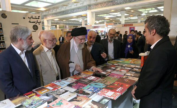 بازدید رهبر معظم انقلاب اسلامی از سی‌وپنجمین نمایشگاه کتاب تهران