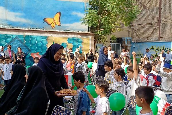گام نهادن دانش‌آموزان کودکستانی شهرستان ورامین در مسیر تعلیم و تربیت
