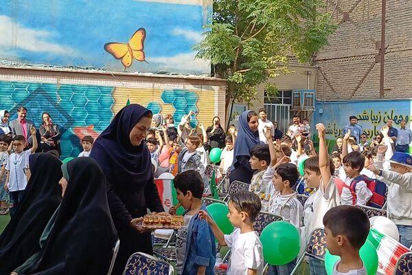 گام نهادن دانش‌آموزان کودکستانی شهرستان ورامین در مسیر تعلیم و تربیت