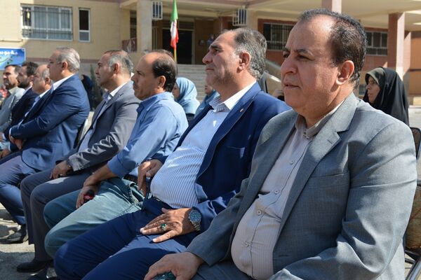 حاج مجید خوئی و بانو کمپانی، سازندگان ۹ کلاس جدید برای دختران بهارستانی