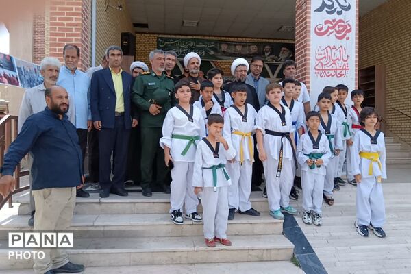 تقدیر از خادمین و فعالان ستاد نماز جمعه صباشهر به مناسبت سالروز اقامه اولین نماز جمعه