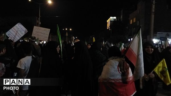 زمزمه های دعا در بلوار فضل نیشابور 