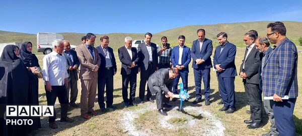 کلنگ‌زنی واحد سورت و بسته‌بندی گردوی تویسرکان با حضور مسئولان استانی و شهرستانی