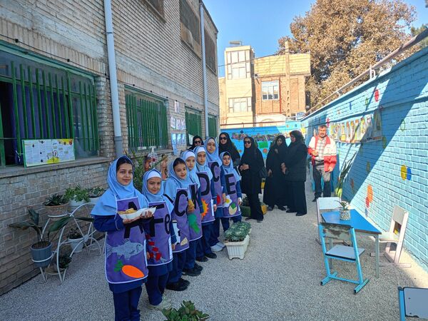  افتتاحیه پارک سلامت و آغاز به کار سفیران محیط یار  دبستان بنت الهدی صدر