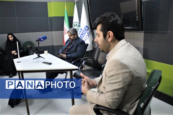 نشست صمیمی «محمد عکاف» با مدیران روابط عمومی نواحی آموزش و پرورش قم