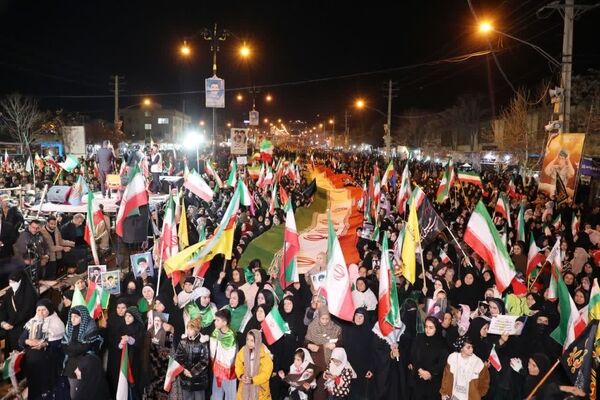  شب سی‌ و دوم ایستادگی یاسوجی‌ها به مناسبت روز جمهوری اسلامی ایران 
