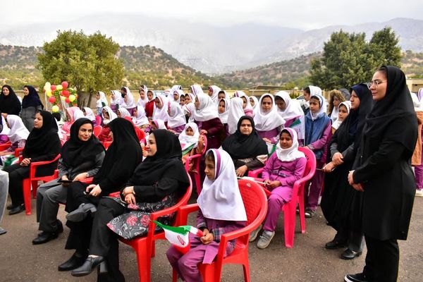 افتتاح چمن مصنوعی شهرک امام حسین(ع) در یاسوج 