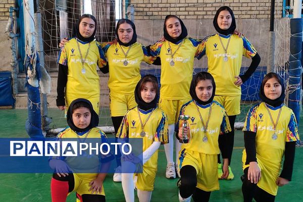 مسابقه فوتسال دانش‌آموزی دختران ابتدایی در بهارستان دو