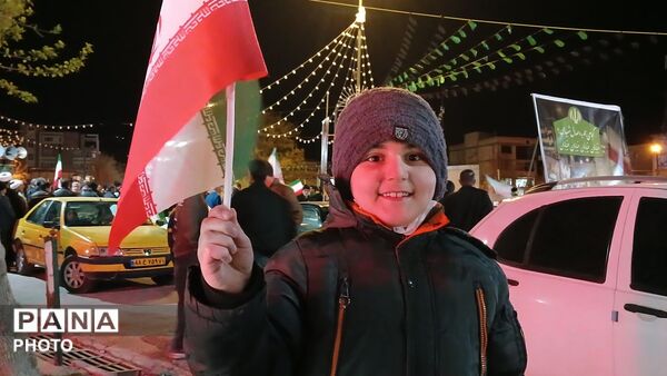 فارسان یکپارچه علیه استکبار فریاد «مرگ بر آمریکا» در آسمان شهر 