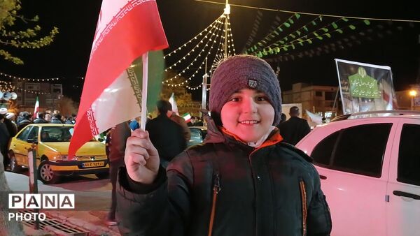 فارسان یکپارچه علیه استکبار فریاد «مرگ بر آمریکا» در آسمان شهر 